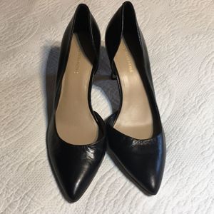 Saks fifth avenue black leather pumps. S-10